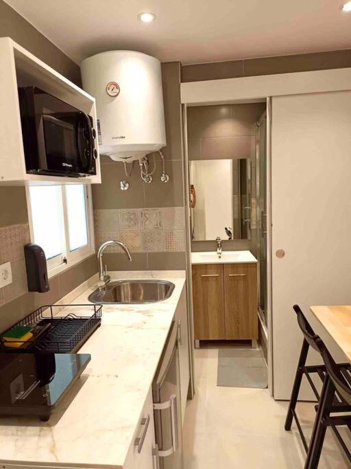 Estudios Hl Frente Al Metro Barcelona-Aeropuerto L’Hospitalet de Llobregat Zewnętrze zdjęcie