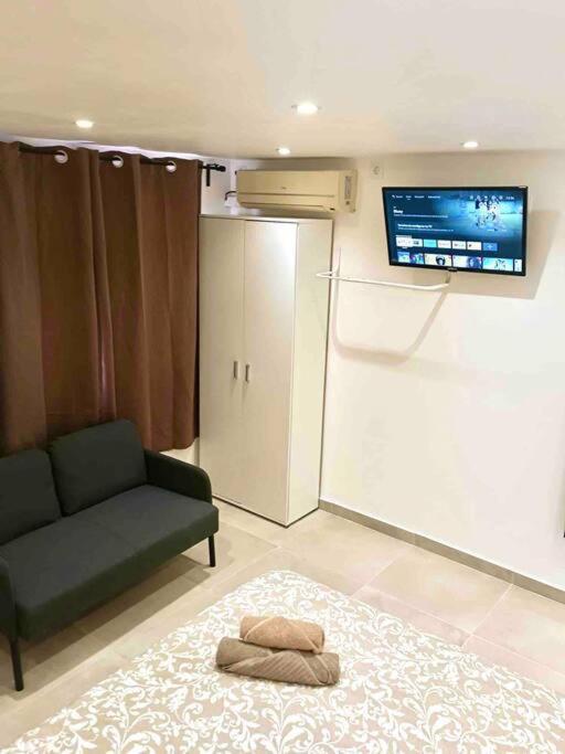 Estudios Hl Frente Al Metro Barcelona-Aeropuerto L’Hospitalet de Llobregat Zewnętrze zdjęcie
