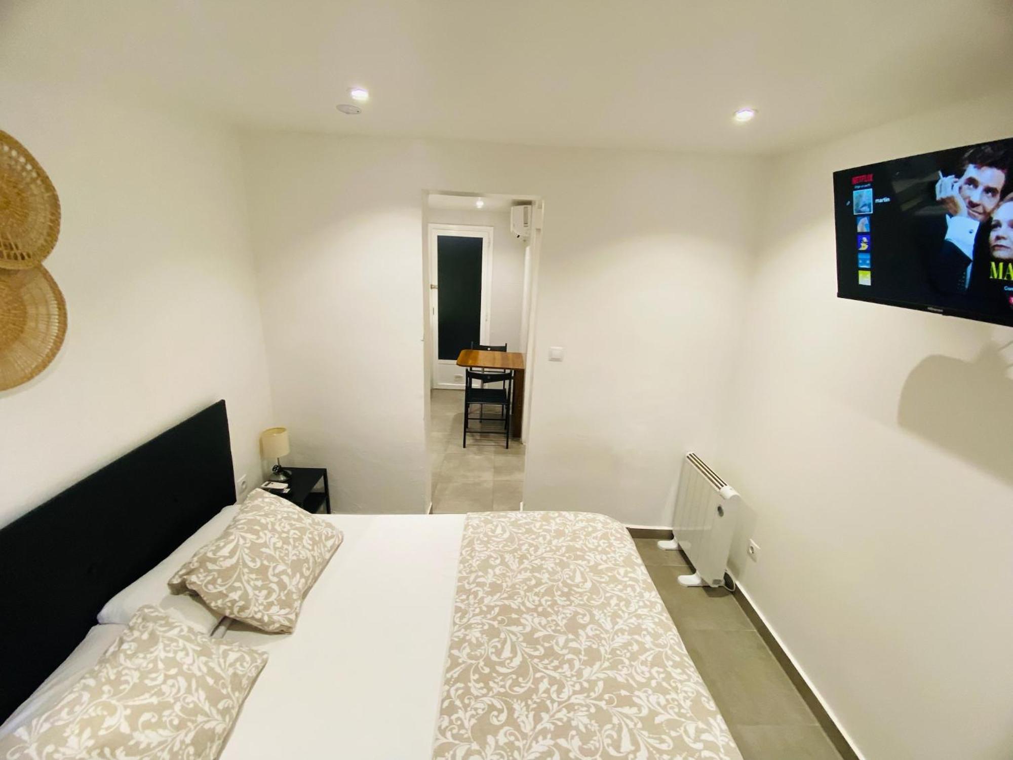 Estudios Hl Frente Al Metro Barcelona-Aeropuerto L’Hospitalet de Llobregat Zewnętrze zdjęcie